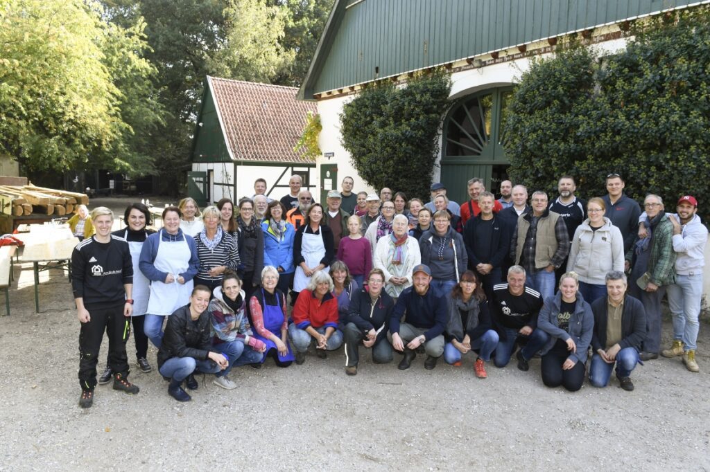 Wir für Bielefeld: Arbeitseinsatz auf dem Schulbauernhof