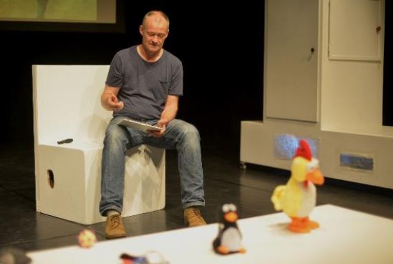 Performance „Paul“ im Wohncafé im Bielefelder Modell in Heepen